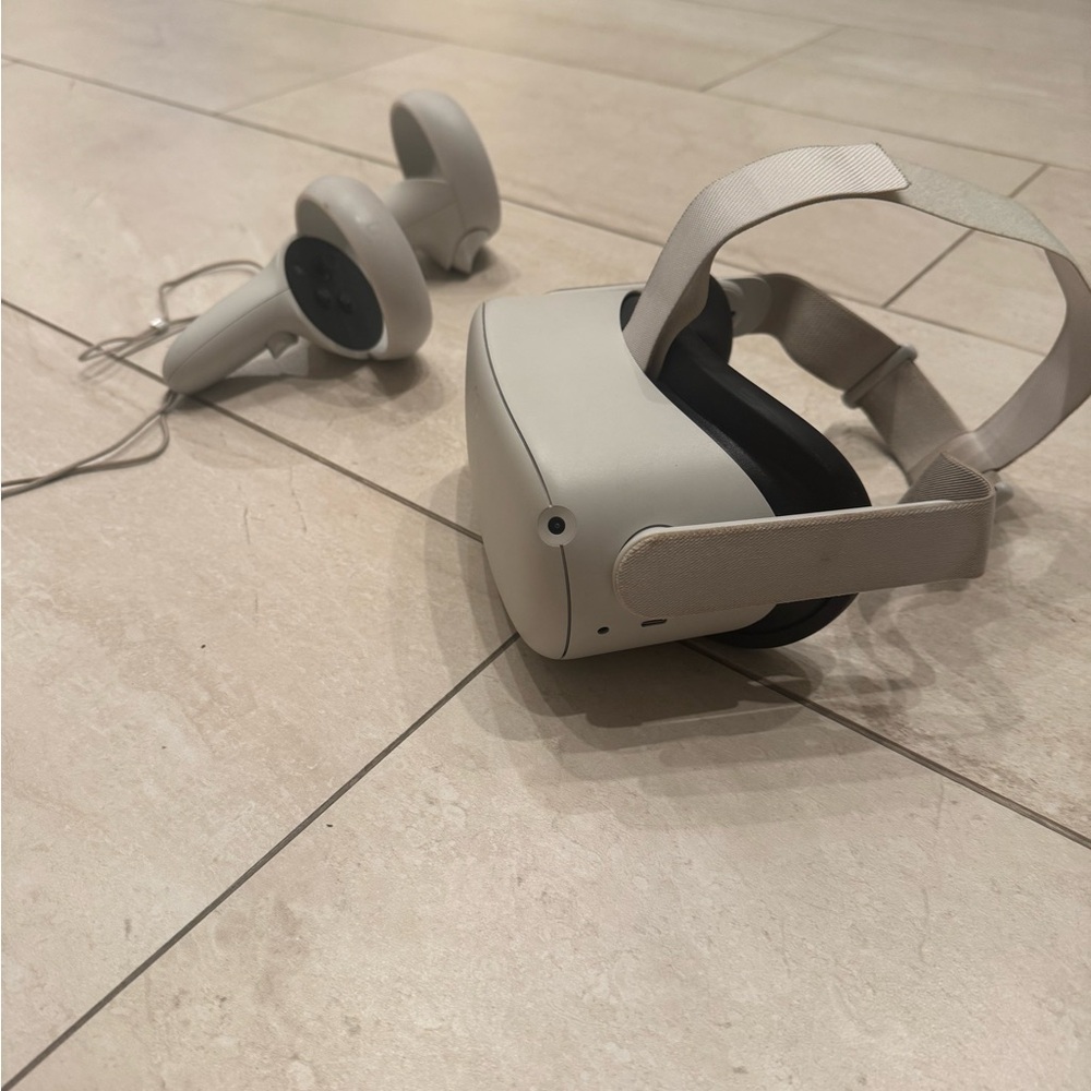 Oculus VR Headset - Picture 2 of 2